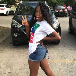 Meet your Posher, Da’naviana